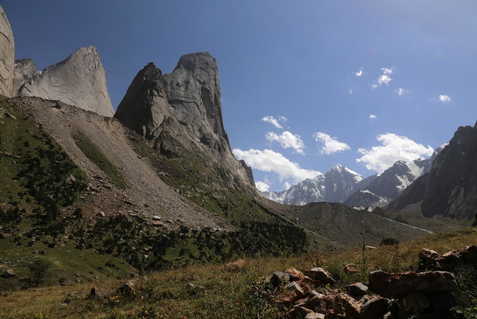 В Киргизии нашли живыми пропавших в горах туристов из России