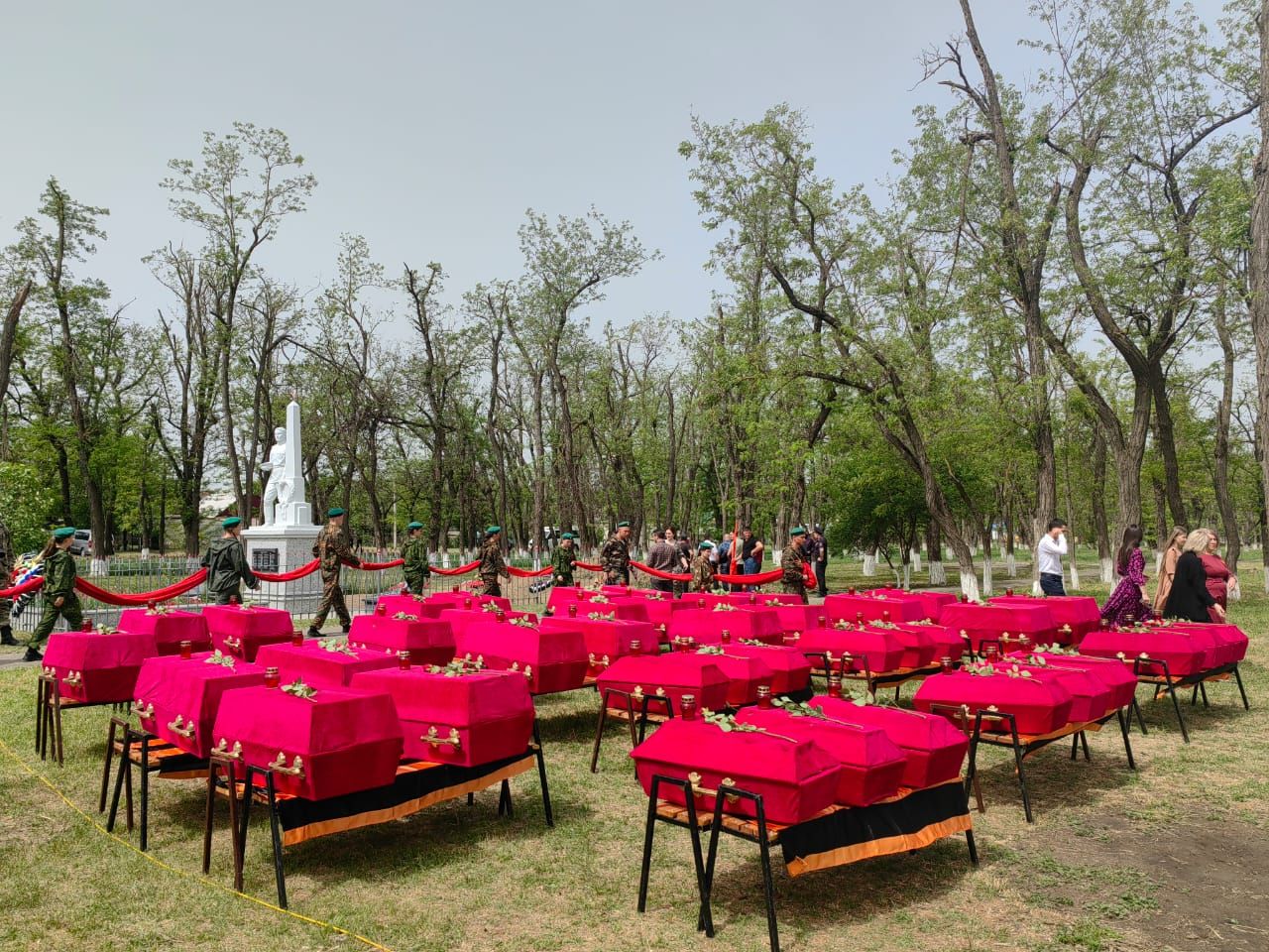 В Курском округе перезахоронили останки более 40 неизвестных солдат