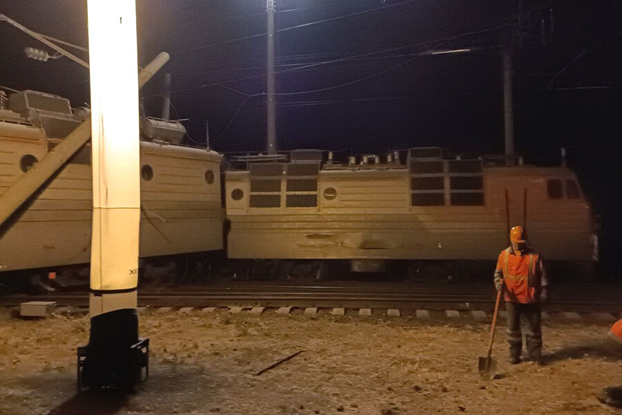 Товарный поезд сошел с рельсов на курортной ветке в Ростовской области